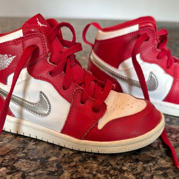 Nike air Jordan 1 retro Red and White High-Top Sneakers EUC 10C - Picture 3 of 11